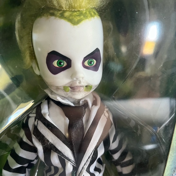 Mezco Living Dead Doll: Beetlejuice The Bio-Exorcist - Picture 9 of 10